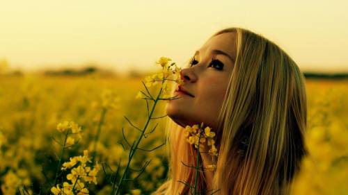 220233 Woman Smelling The Flower