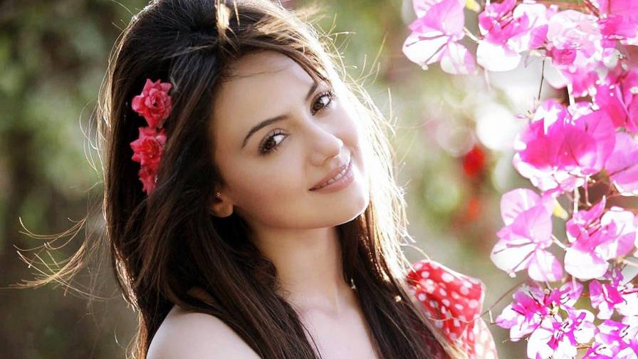 Ada Khan