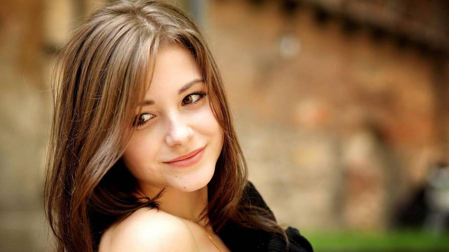 Beautiful Smiling Girl Hd