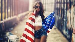 Devushka Bryunetka Shory 2719