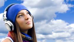 Girl Headphones Blue Sky 2560x1600