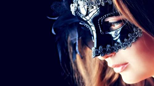 Girl With Black Mask 2560x1600