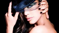 Gorgeous Girl Black Hat 2560x1600