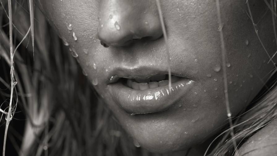 Juliane Raschke Wet Lips 2560x1600