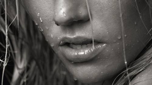 Juliane Raschke Wet Lips 2560x1600
