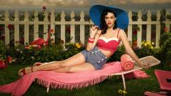 Katy Perry Heart Sunglass 2560x1600