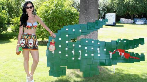 Katy Perry Lacoste 2560x1600