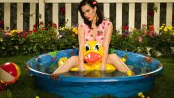 Katy Perry Yellow Duck 2560x1600
