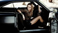 Kristen Stewart In Car