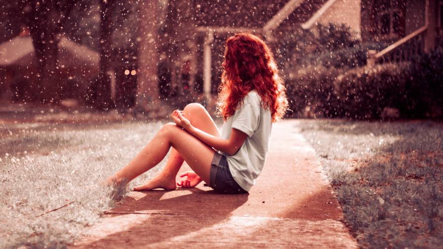 Redhead Teenage Girl Short Jeans 2560x1600
