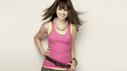 Selena Gomez Brunette Celebrity Shirt Style Emoticon