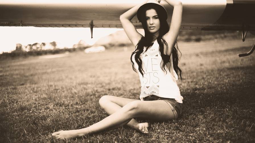 Short Jeans Girl Lovely 2560x1600