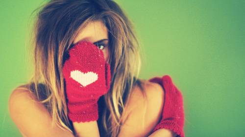 Sweet Girl Heart Glove 2560x1600