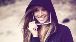 Teravena Model Girl Blonde Smile