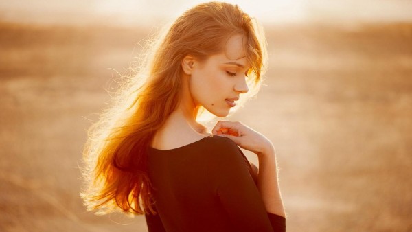 Красивая девушка модель на солнце скачать бесплатно картинки
