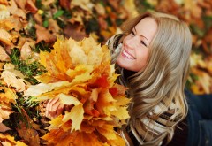 девушка осенние листья улыбка
